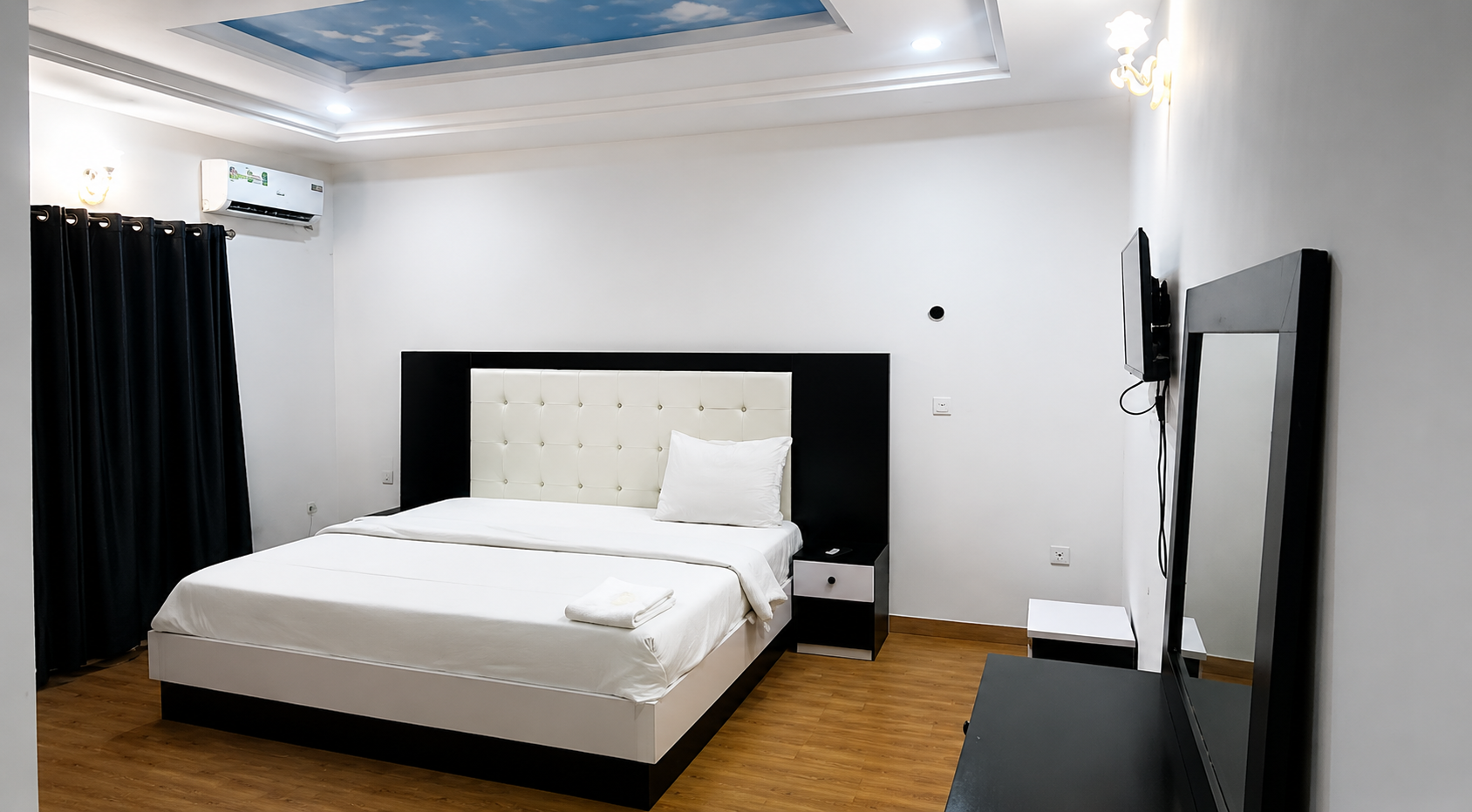 Signature suite room